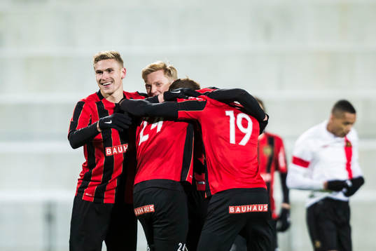 Brommapojkarnas spelare jublar