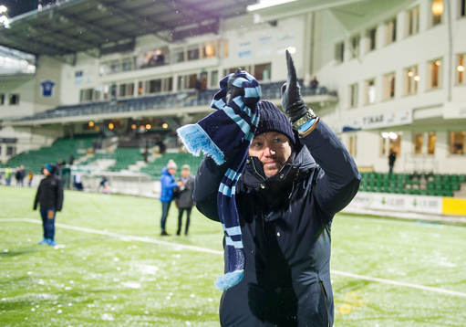 Djurgårdens tränare Mark Dempsey tackar publiken