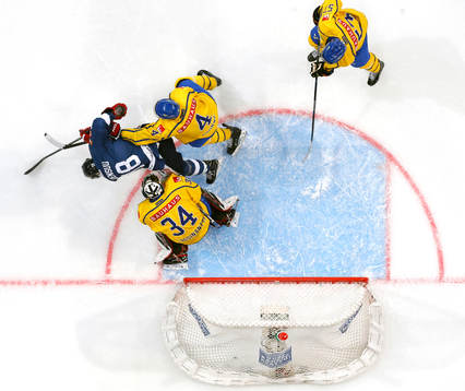Finland¥s Jesse Joensuu, Sweden¥s Staffan Kronwall,