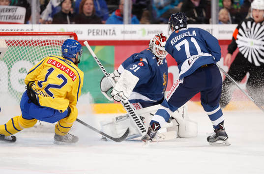 Sweden¥s Fredrik Pettersson, Finland's goalie Juha Metsola