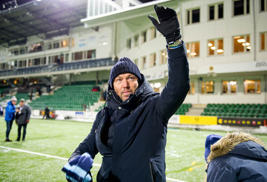 Djurgårdens tränare Mark Dempsey tackar publiken