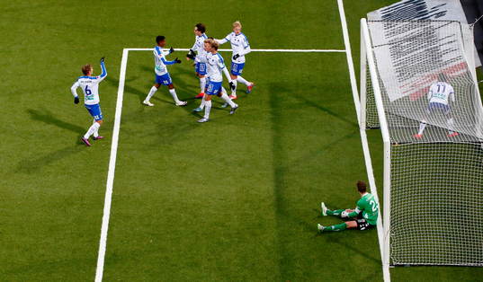 Norrköpings spelare jublar och IFK Göteborgs målvakt