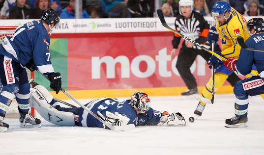 Finland's goalie Juha Metsola and Finland¥s Kristian