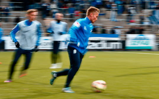 Norrköpings Nicklas Bärkroth värmer upp