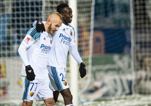 Djurgårdens Magnus Eriksson och Philana Tinotenda Kadewere