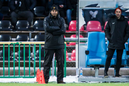 Vasalunds tränare Pascal Simpson ser nedstämd ut