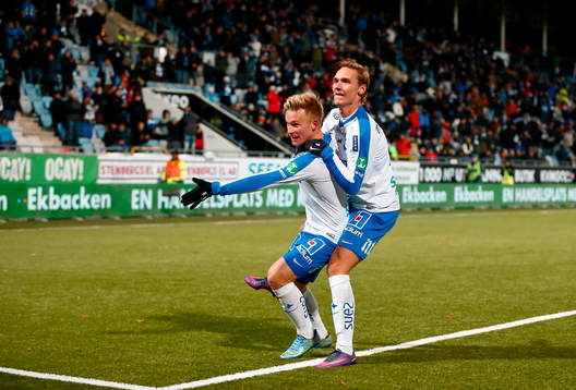 Norrköpings Nicklas Bärkroth jublar med Linus Wahlqvist