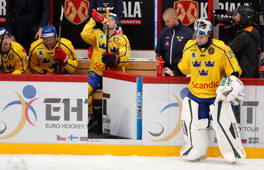 Sweden¥s Niklas Svedberg and Swedish players