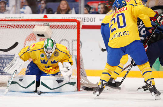 Sweden¥s goalie Niklas Svedberg and Sweden¥s Joel