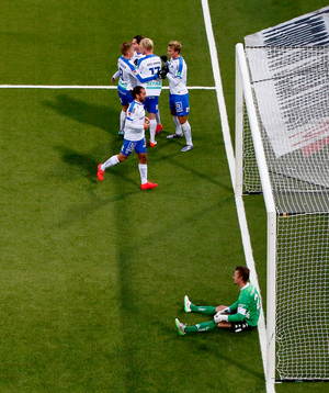 Norrköpings spelare jublar och IFK Göteborgs målvakt