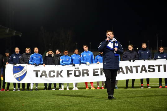 Norrköpings tränare Jens Gustafsson talar till