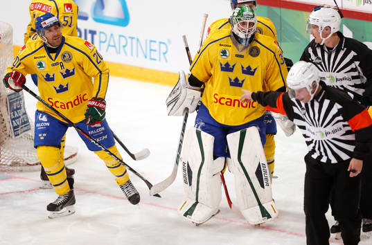 Sweden¥s Joel Lundqvist and Sweden¥s Niklas Svedberg