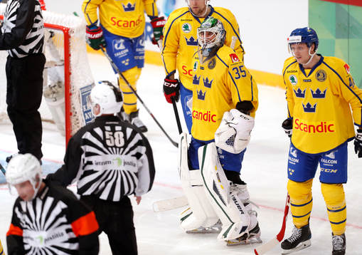 Sweden¥s goalie Niklas Svedberg and Sweden¥s Carl