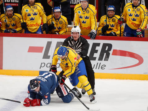 Finland¥s Jesse Joensuu and Sweden¥s Jonas Ahnelöv