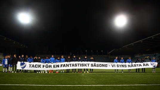 Norrköpings spelare tackar sina supportrar