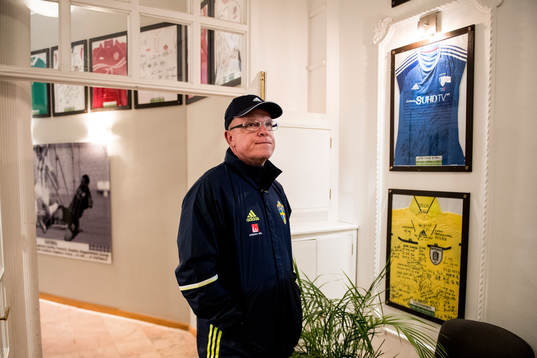 Förbundskapten Janne Andersson utanför mixed zone