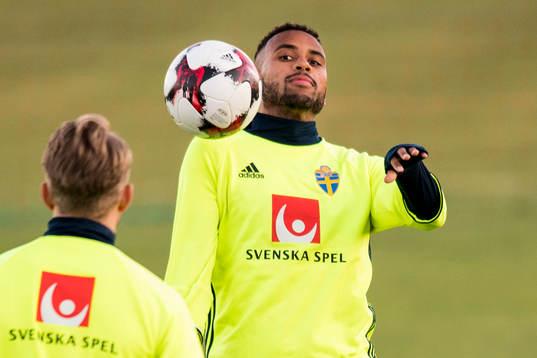 Bläddra bland fler bilder av Fotboll, Inför VM-kval, Sverige, Träning & Presskonferens