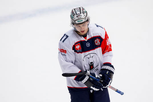 Eisbären Berlins Jamie MacQueen deppar