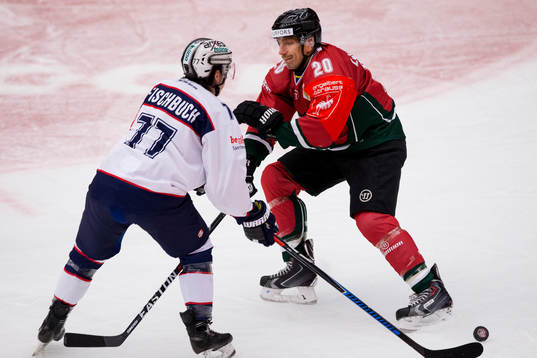 Frölundas Joel Lundqvist mot Eisbären Berlins Daniel