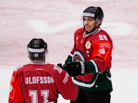 Frölundas Joel Lundqvist gratulerar Victor Olofsson