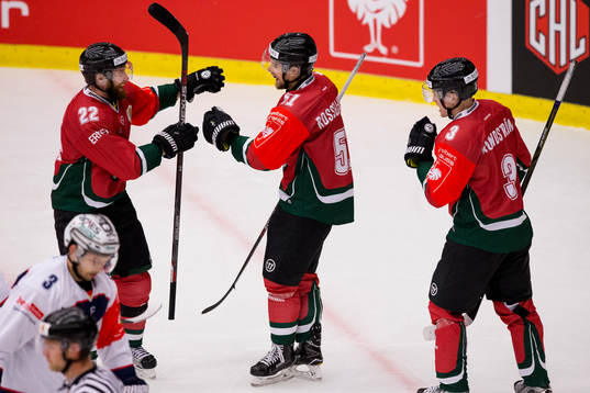 Frölundas Mats Rosseli Olsen jublar ihop med Robin Figren