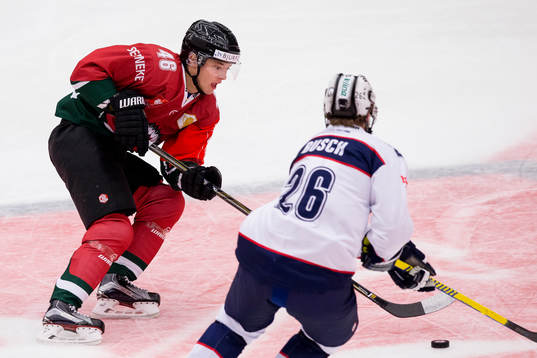 Frölundas Erik Nyström mot Eisbären Berlins Florian Busch