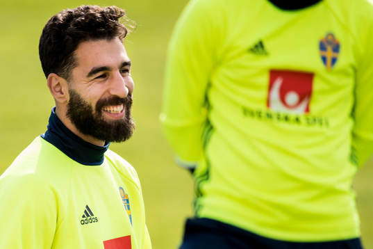 Jimmy Durmaz skrattar