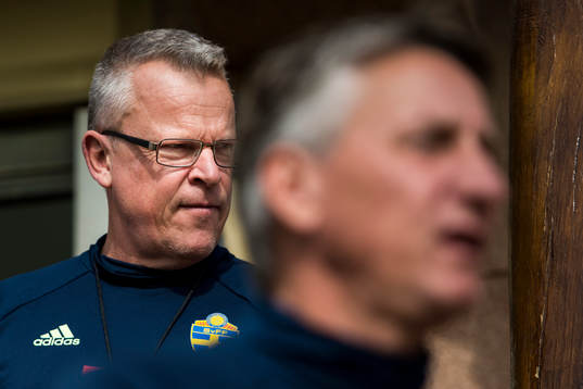 Förbundskapten Janne Andersson och i förgrunden