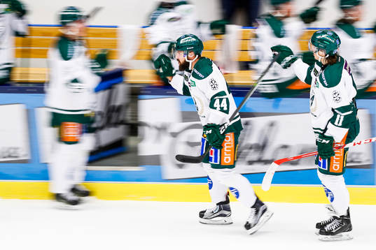 Färjestads Milan Gulas och Joakim Nygård jublar