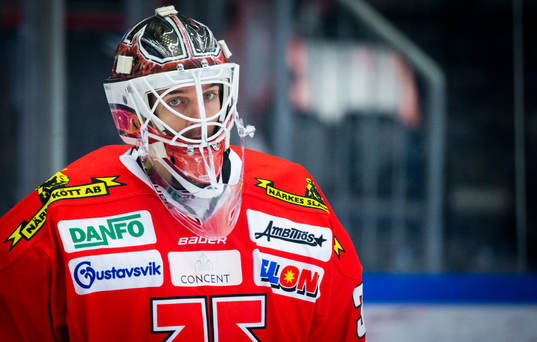 Örebros målvakt Axel Brage deppar