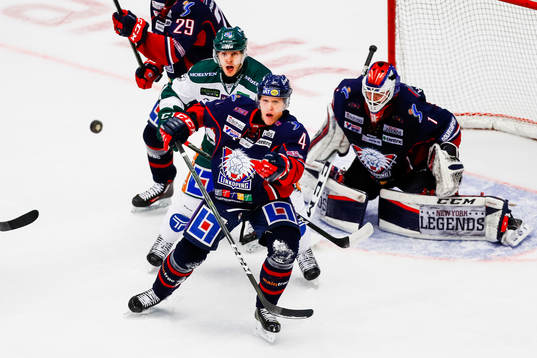 Linköpings Niclas Lundgren och målvakt Marcus Högberg