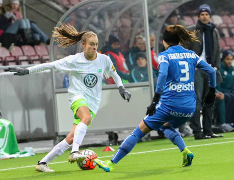 Wolfsburgs Tessa Wullaert och Eskilstuna Uniteds Nathalie
