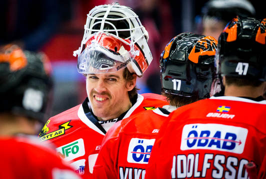 Örebros målvakt Axel Brage är glad