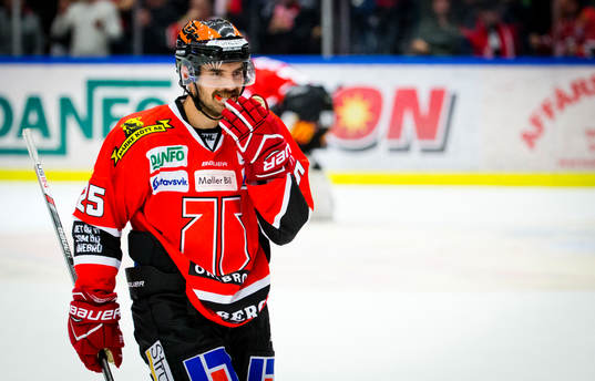 Örebros Martin Johansson gör matchen enda mål och jublar