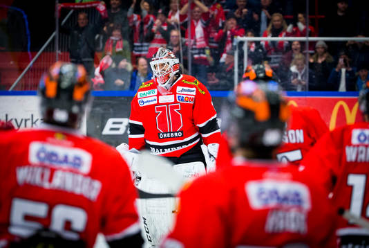 Örebros målvakt Axel Brage är glad