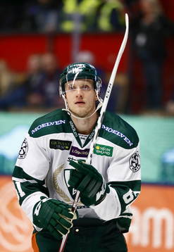 Färjestads Johan Ryno har gjort mål 1-2 på straff
