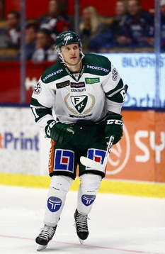 Färjestads Johan Ryno har gjort mål 1-2 på straff