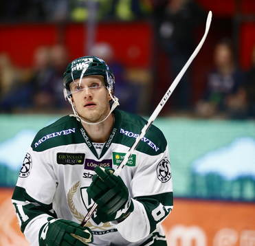 Färjestads Johan Ryno har gjort mål 1-2 på straff