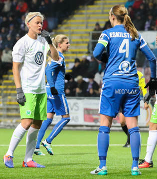 Eskilstuna Uniteds Louise Quinn och Wolfsburgs Nilla