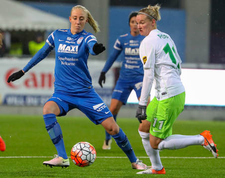 Wolfsburgs Alexandra Popp och Eskilstuna Uniteds Petra