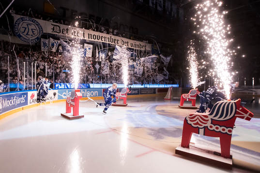 Intro och TIFO i ishockeymatchen i SHL mellan Leksand och