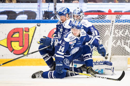 Leksands Joe Piskula och Olle Alsing täcker framför