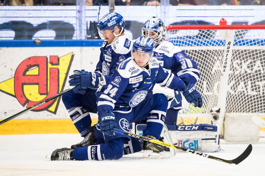 Leksands Joe Piskula och Olle Alsing täcker framför