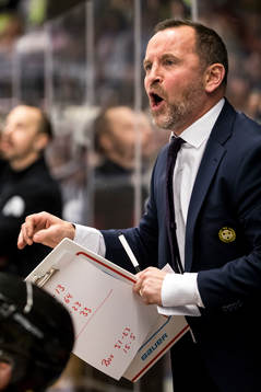 Brynäs tränare Thomas Berglund  i ishockeymatchen i SHL