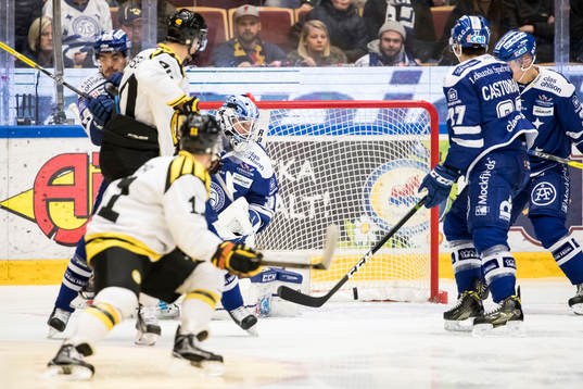 1-3 bakom Leksands målvakt Henrik Haukeland  i