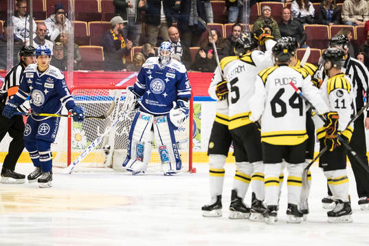Leksands målvakt Henrik Haukeland  och Leksands Daniel