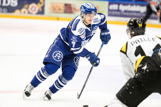 Leksands Johan Olofsson  i ishockeymatchen i SHL mellan