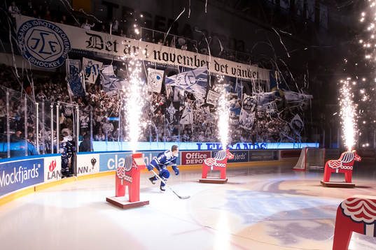 Intro TIFO entre av Leksands Daniel Bertov   i