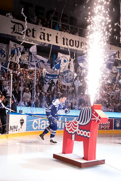 Intro TIFO entre av Leksands Jesper Ollas  i