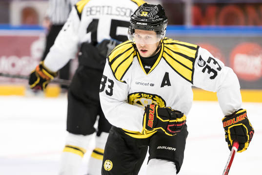 Brynäs Elias Fäldt i ishockeymatchen i SHL mellan Leksand